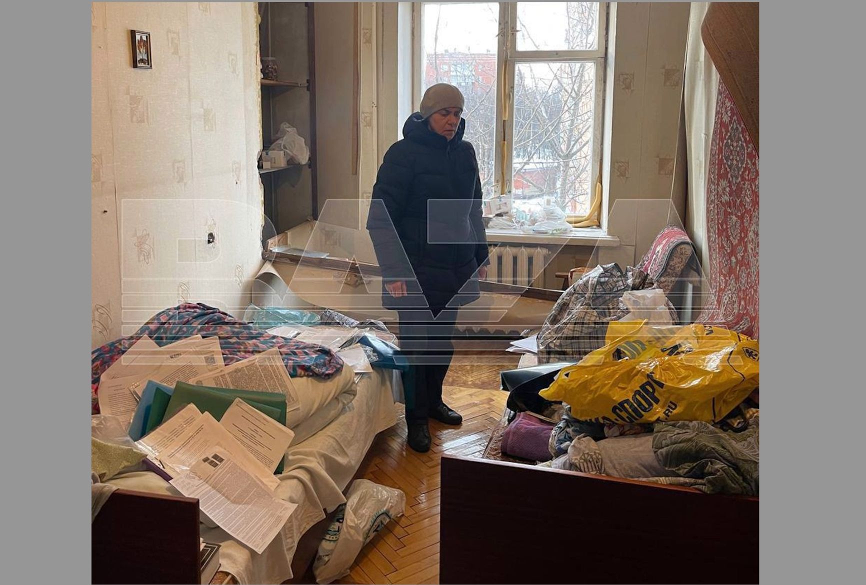 Надежда Буянова в своей квартире после обыска