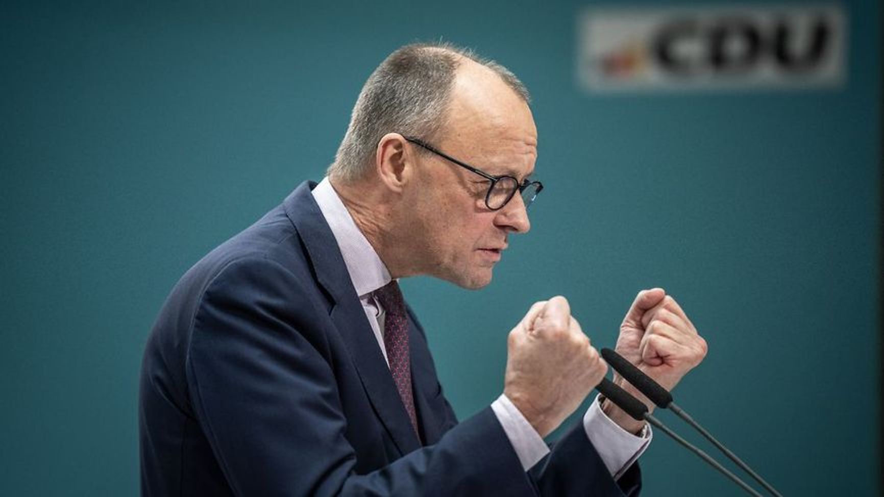 Despite winning the election, Friedrich Merz lost 9 percentage points in his personal approval rating compared to the previous year.