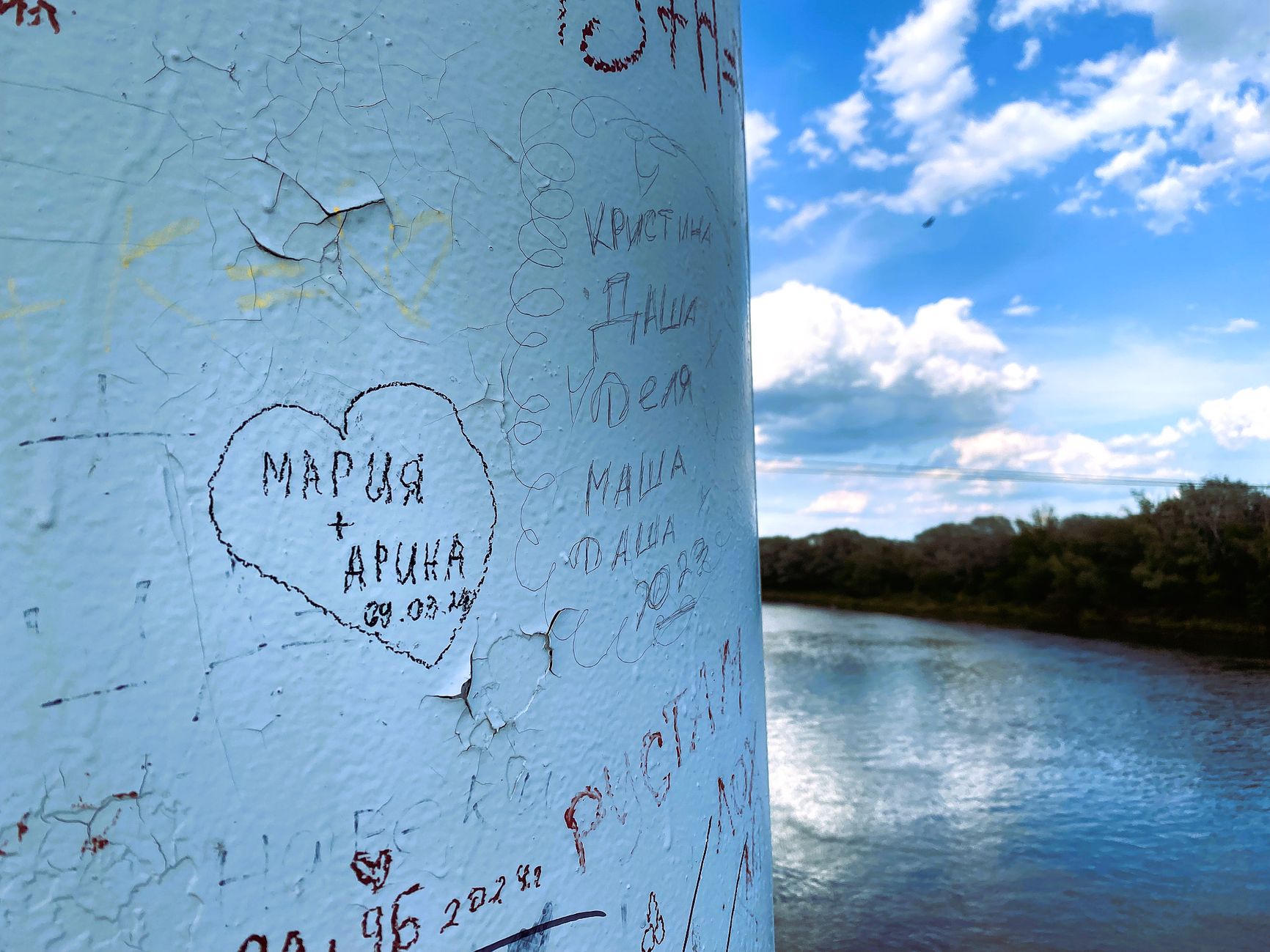 Доля тех, кто опасается аутинга вследствие обращения в полицию, в 2023 году выросла на 15%, это данные проекта «Сфера». Аутинг в полиции может завершиться уголовным делом, не исключают собеседники The Insider